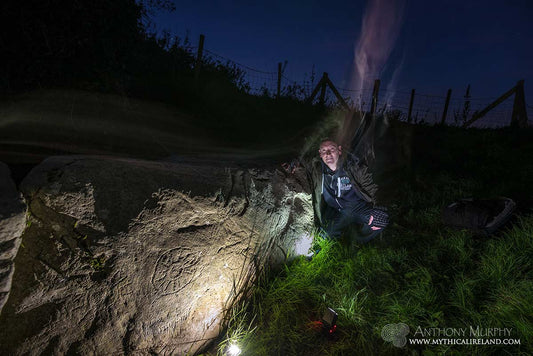 Spectral forms in the dark at Dowth and unintended photographic ghosts