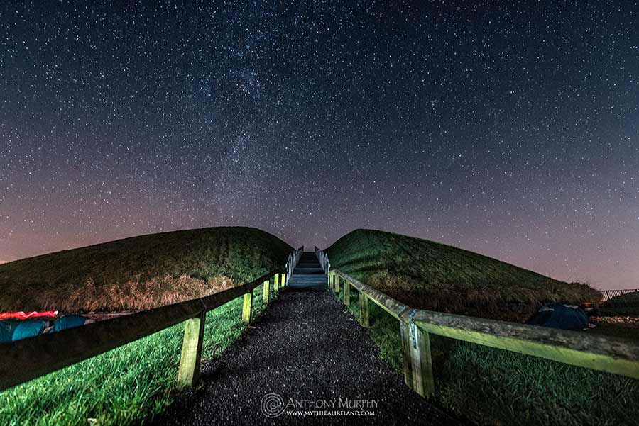 Knowth: pathway to the stars