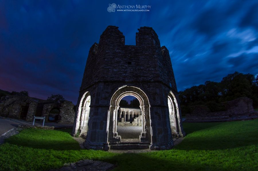 Mellifont lavabo at night