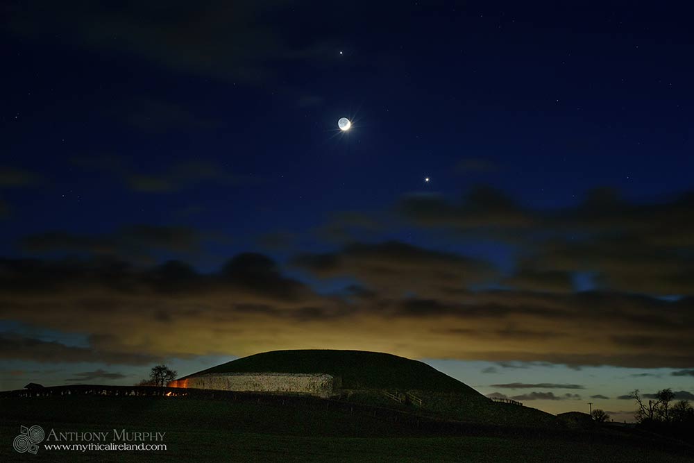 Moon, Jupiter and Venus over Newgrange