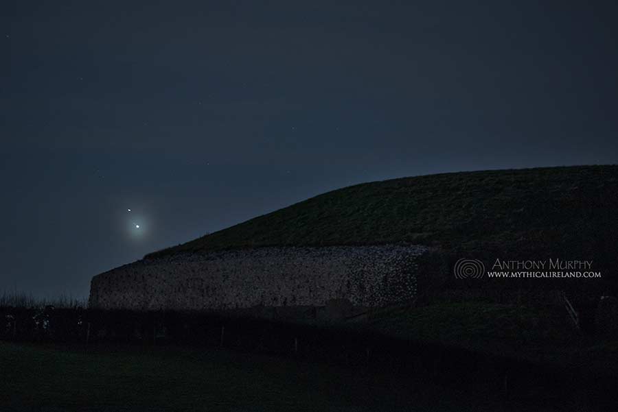 Jupiter and Saturn over the entrance to Newgrange