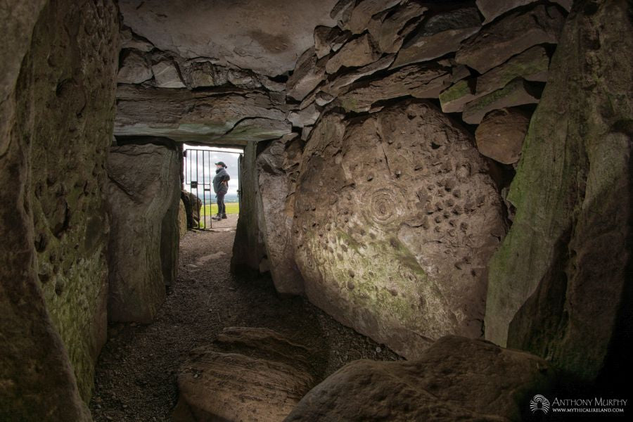 Passage stone, Cairn T