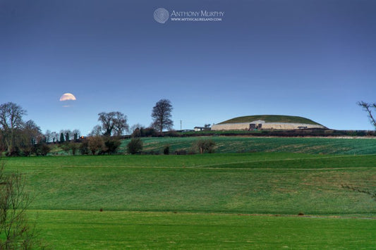 Setting full moon at Newgrange