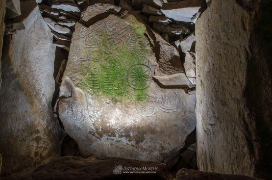 Equinox stone, Cairn T