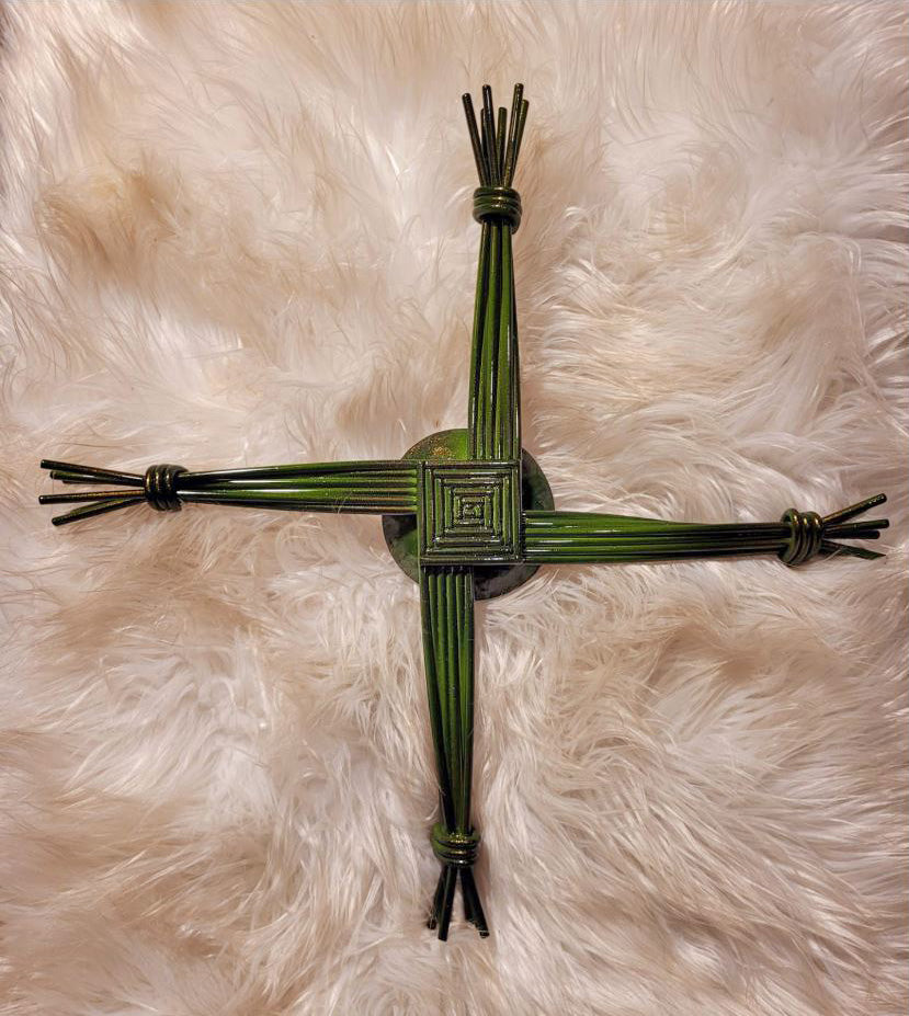 This magnificent small hand-forged steel Brigid's Cross is made by traditional blacksmith Tom King 'An Gobha' at his forge in Bohermeen, in the heart of the Boyne Valley, Co. Meath. Size: 360mm x 360mm. Weight: 1.3kg. PRIZE WINNER: Tom's Brigid's Cross was awarded Best Overall Product Winner at the Showcase Ireland 2023 event at Dublin's RDS. Please allow a couple of weeks for delivery as each item is hand-made to order.